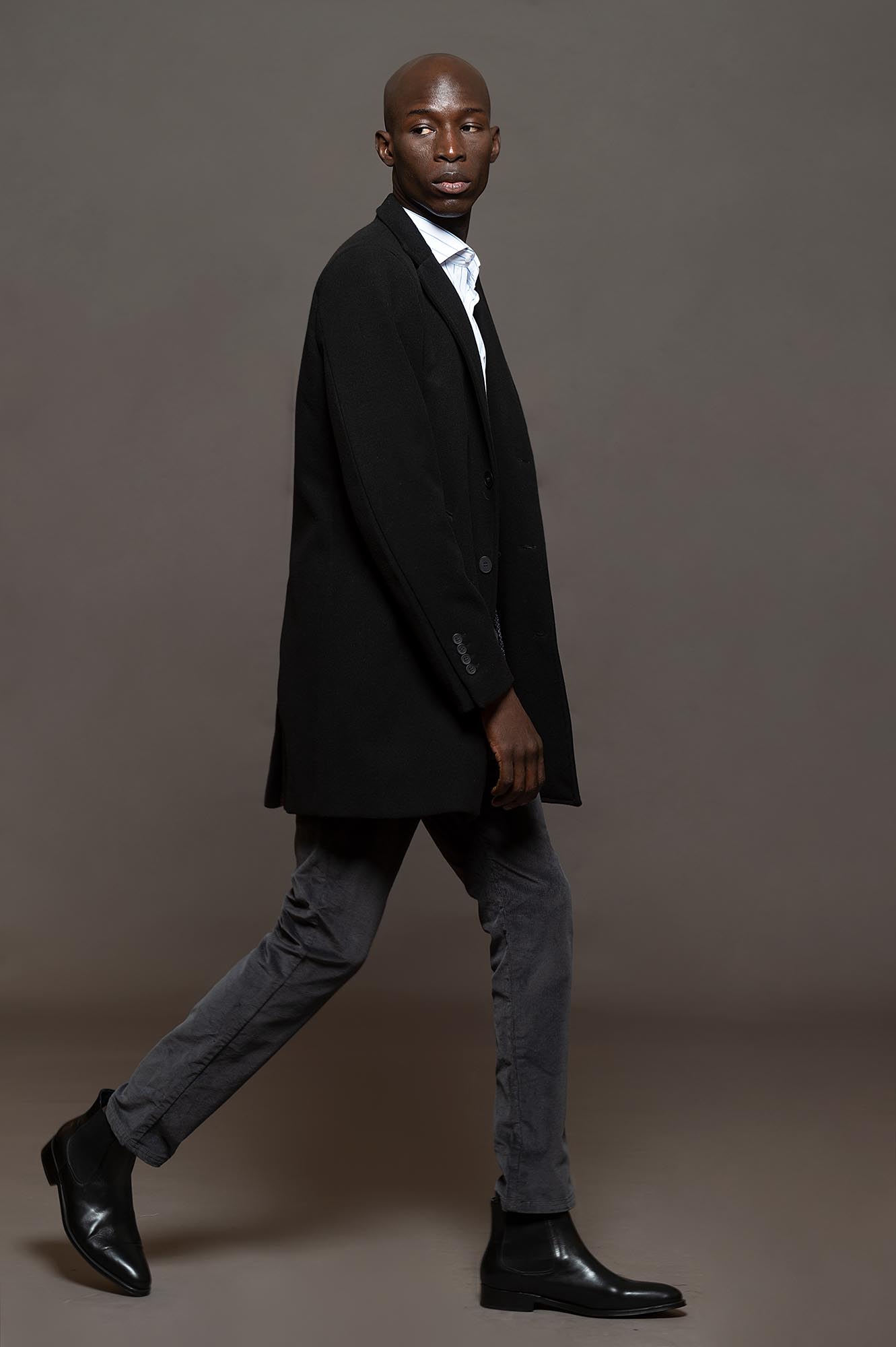 8016NE - ABRIGO WHISKY NEGRO